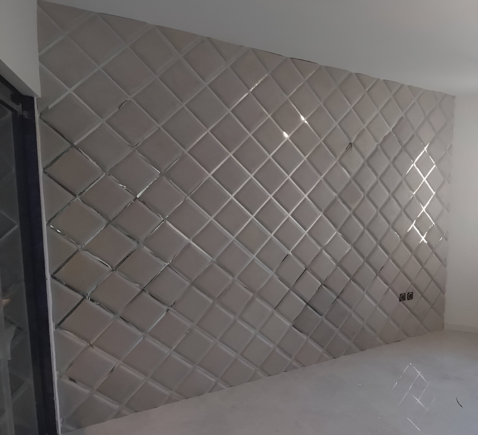 کاربرد دیوارپوش مخملی آکوستیک پشت چسب دار