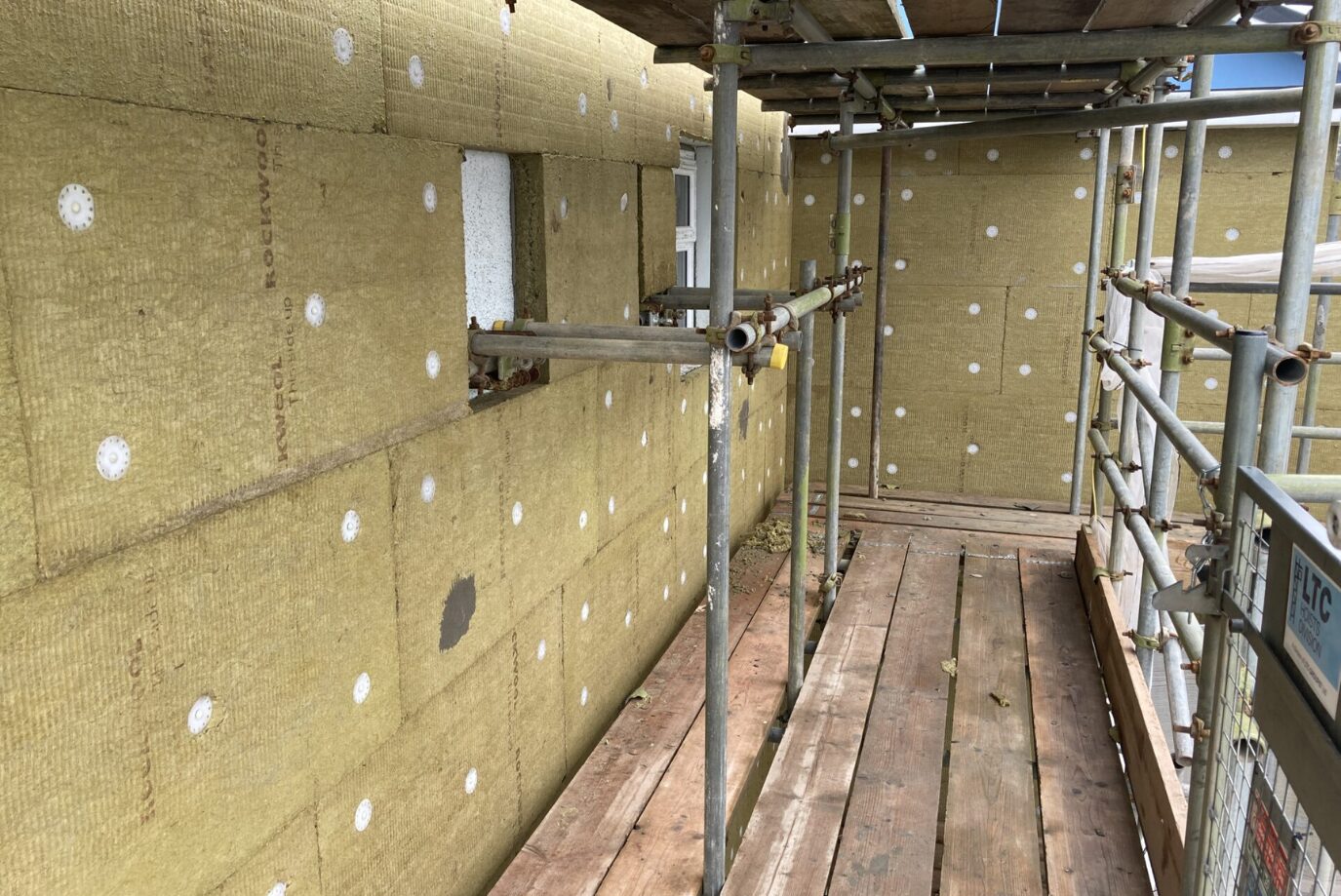 بهترین ضخامت عایق پشم سنگ برای حذف آلودگی صدای پیرامونی کدام  است ؟