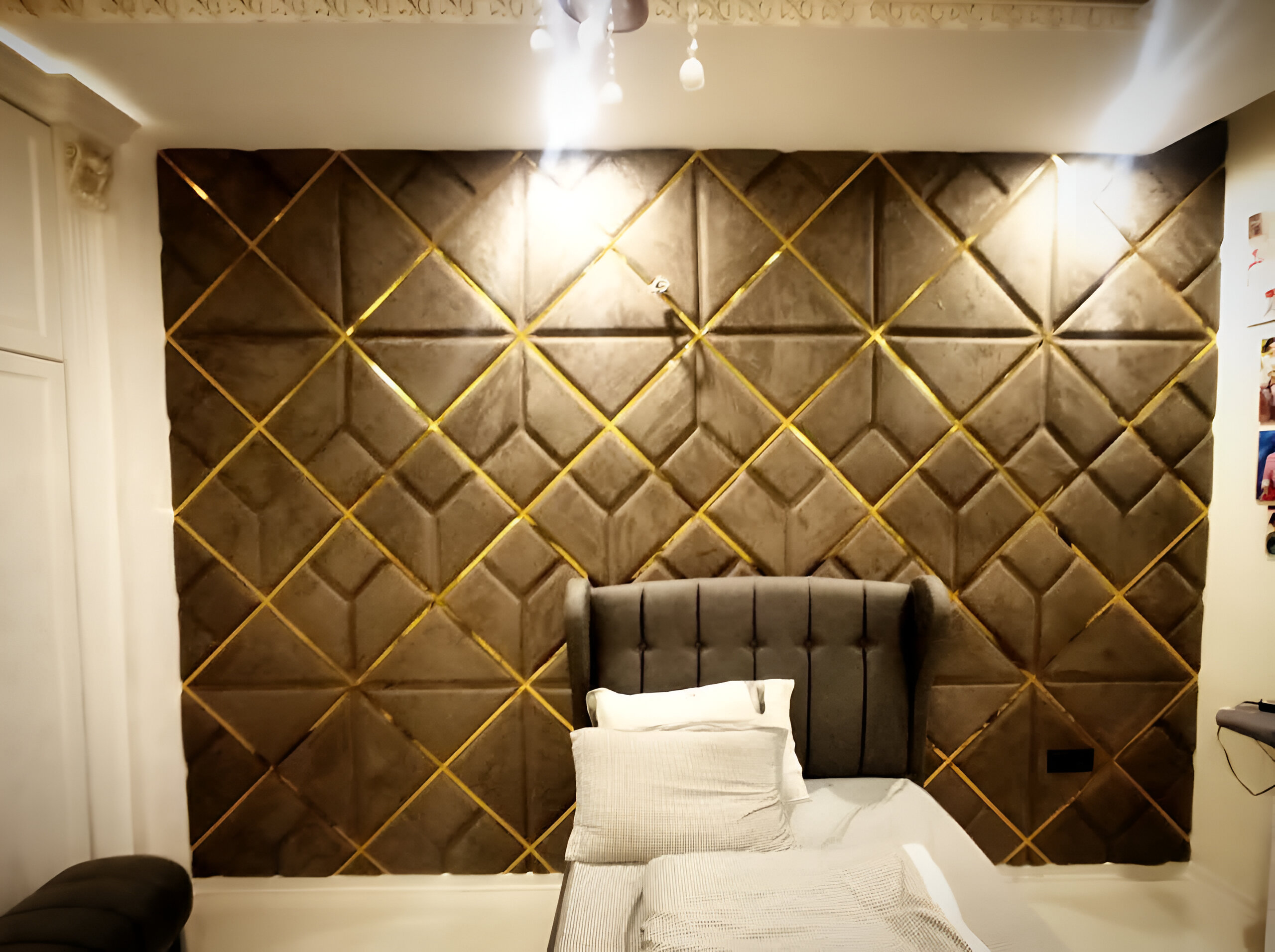 آموزش نصب دیوار پوش پشت چسب دار مخملی بر روی سقف