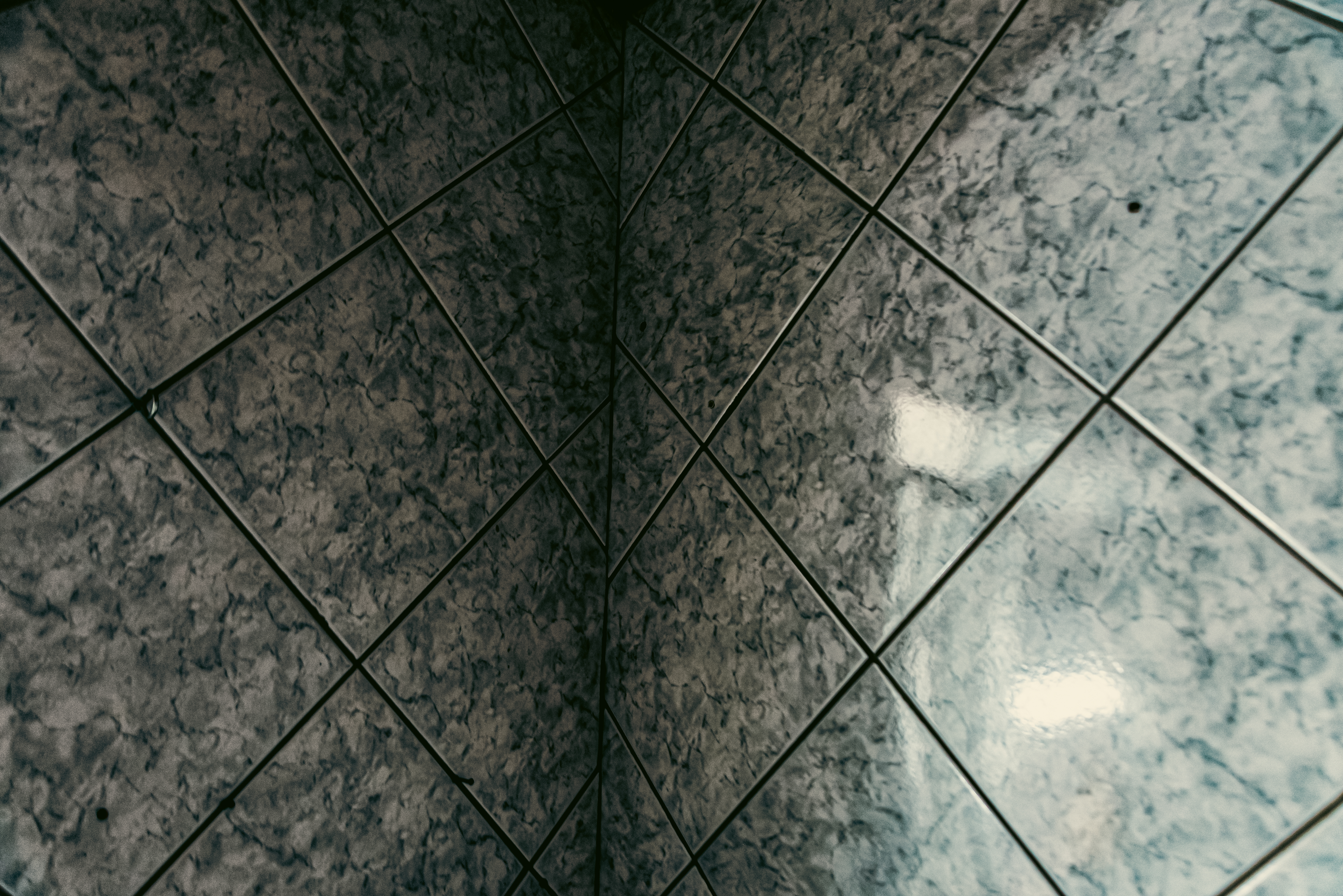 پنل آکوستیک پرتابل ای جی وی: بهبود کیفیت صدا و زیبایی فضا در یک محصول